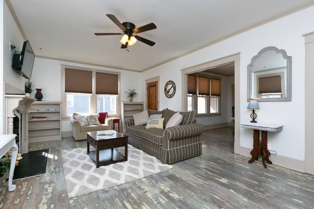 Photo of Livingroom in Ashland City