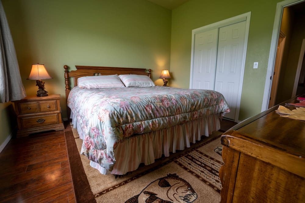 Photo of Bedroom in Fort Klamath