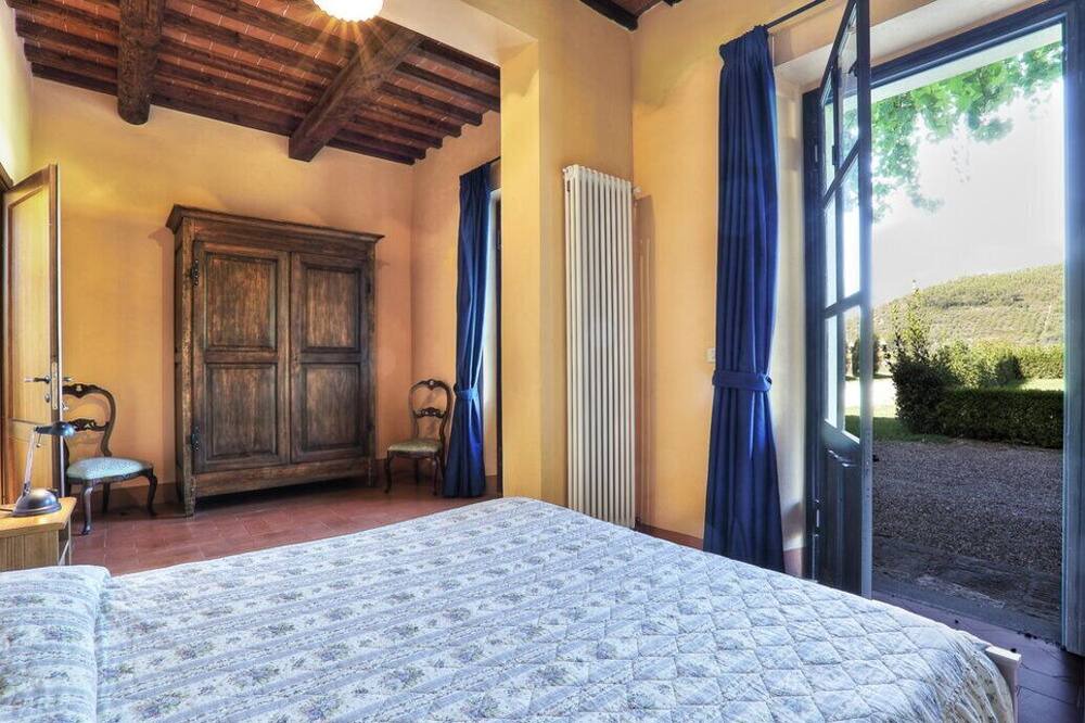 Photo of Bedroom in Calci
