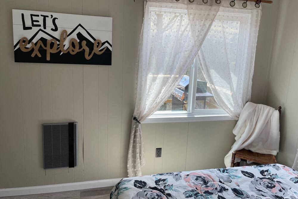 Photo of Bedroom in Broadway
