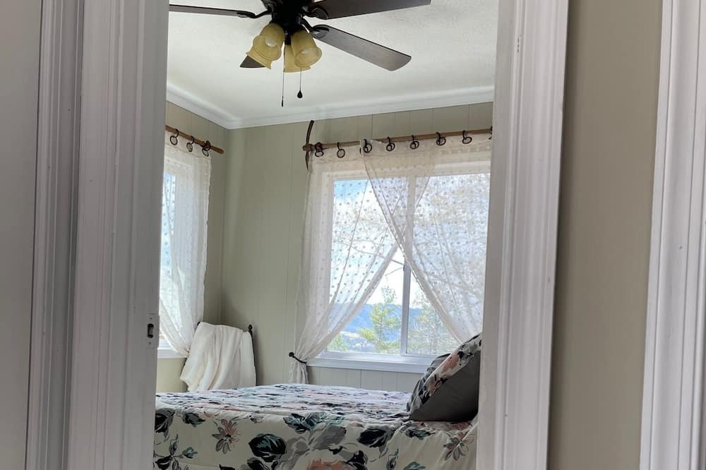 Photo of Bedroom in Broadway