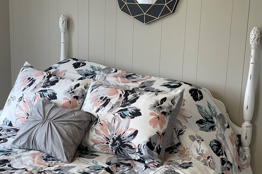 Photo of Bedroom in Broadway