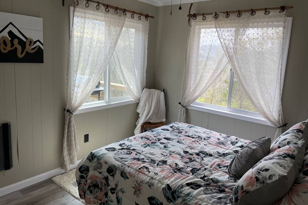 Photo of Bedroom in Broadway
