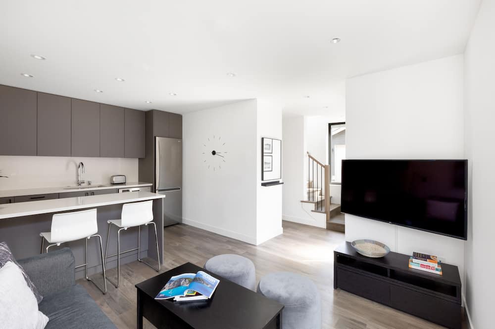 Photo of Livingroom in Arbutus Ridge