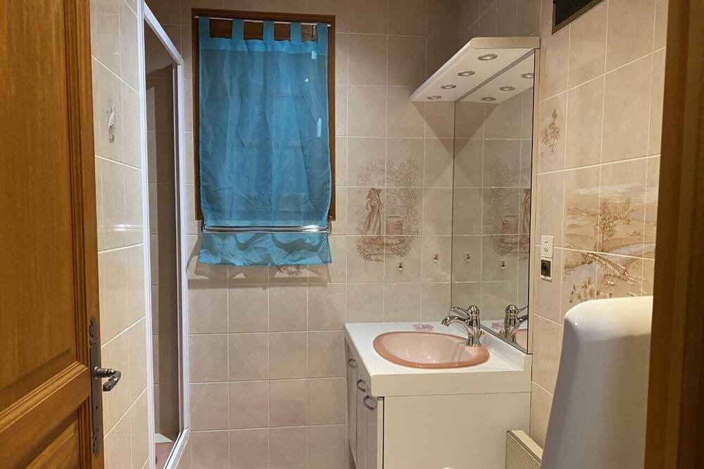 Photo of Bathroom in Fresnay-le-Samson