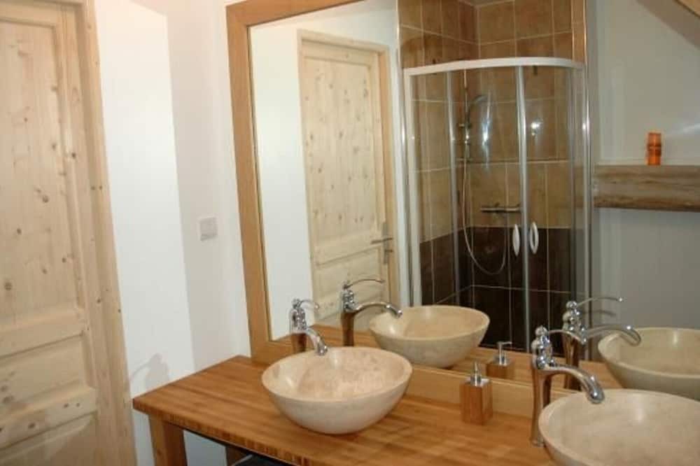 Photo of Bathroom in Connerre