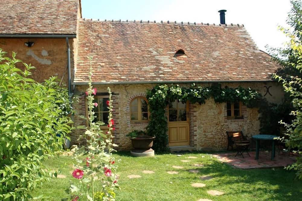 Photo of Outdoor in Connerre