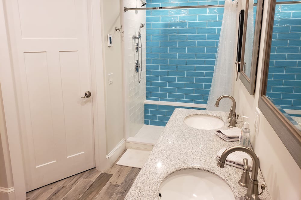 Photo of Bathroom in Ocean Drive