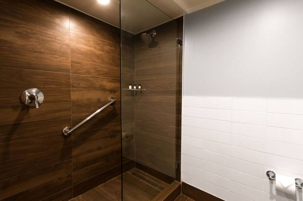 Photo of Bathroom in Marathon