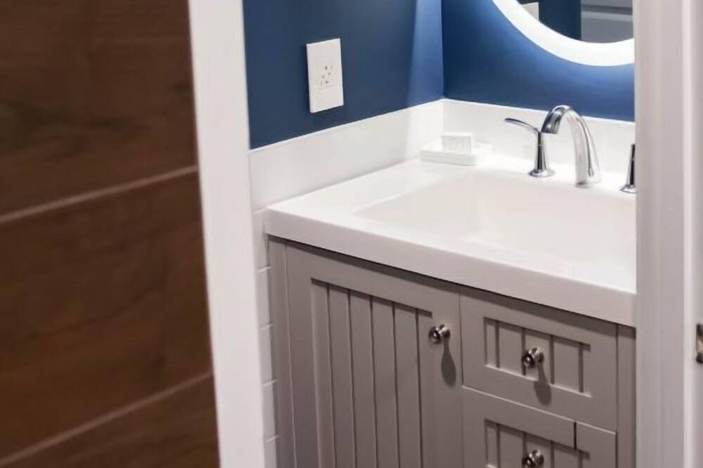 Photo of Bathroom in Marathon