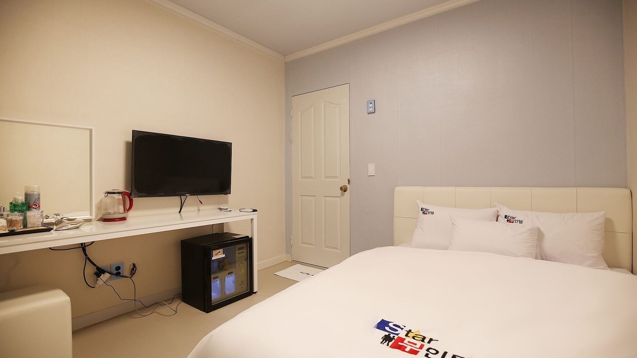 Photo of Bedroom in Araemojong
