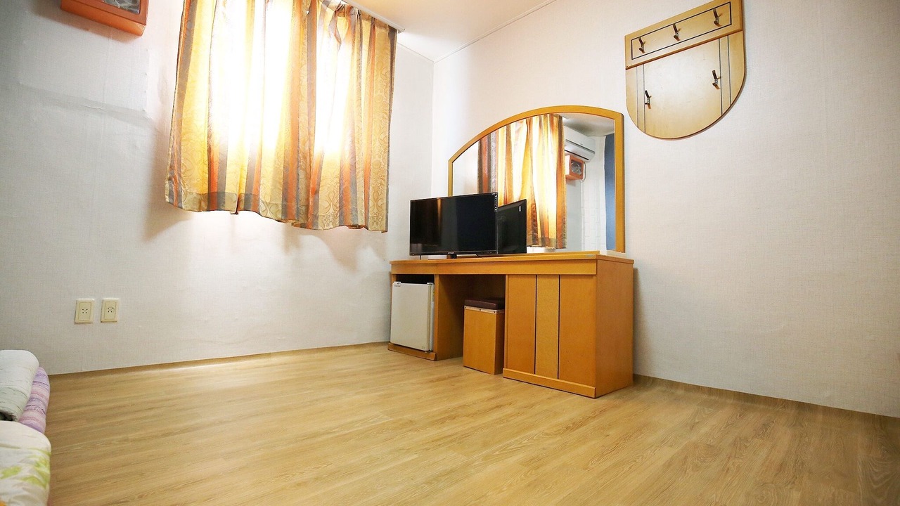 Photo of Bedroom in Araemojong