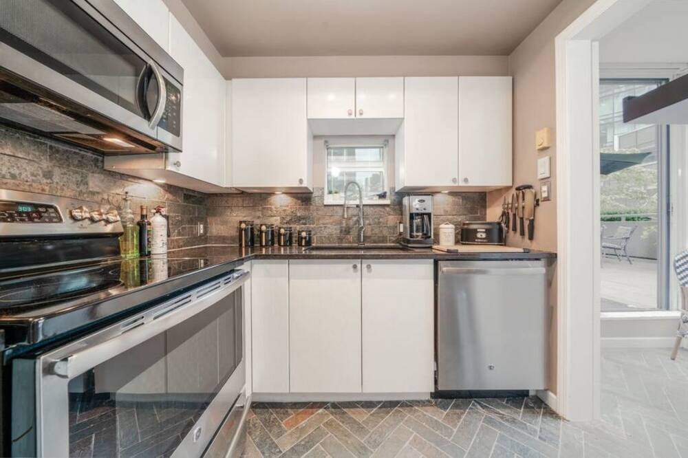 Photo of Kitchen in Coal Harbour