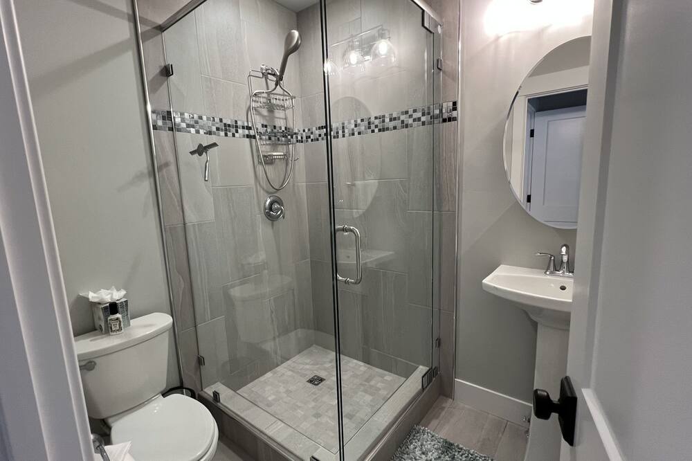 Photo of Bathroom in Lincoln Park