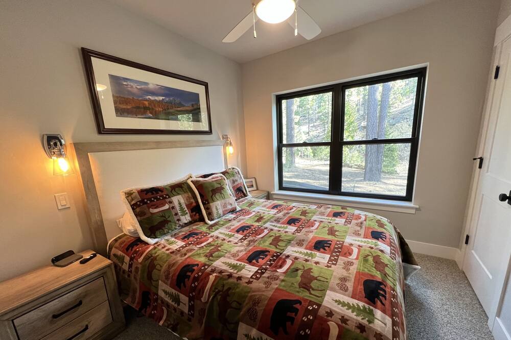 Photo of Bedroom in Lincoln Park