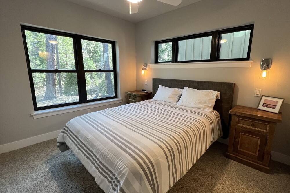 Photo of Bedroom in Lincoln Park