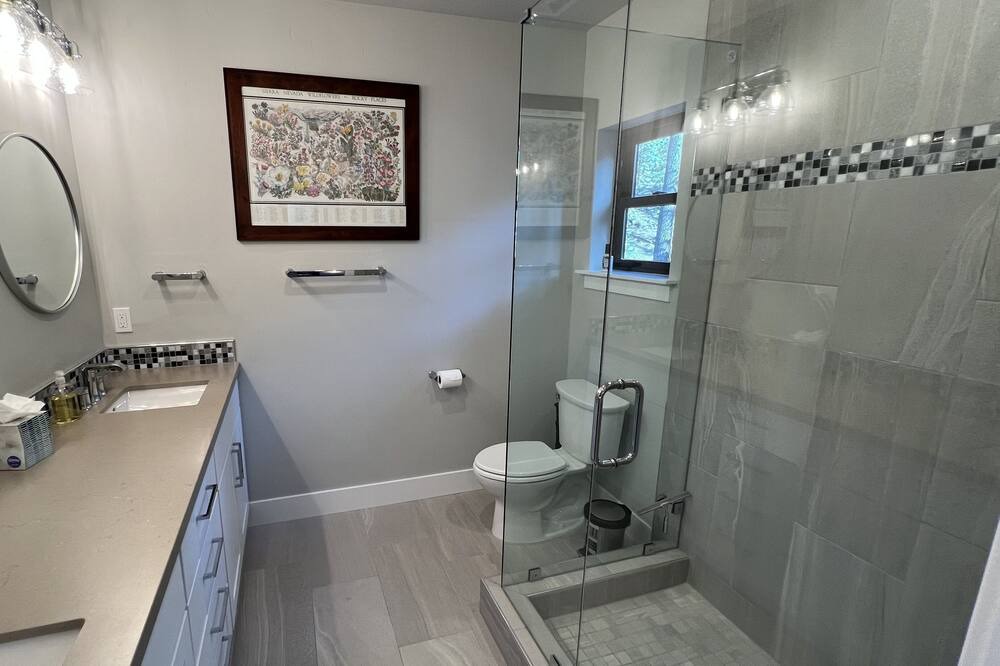 Photo of Bathroom in Lincoln Park