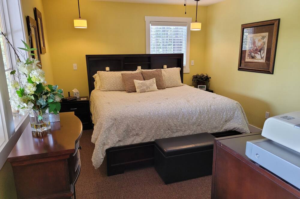 Photo of Bedroom in Coal Creek