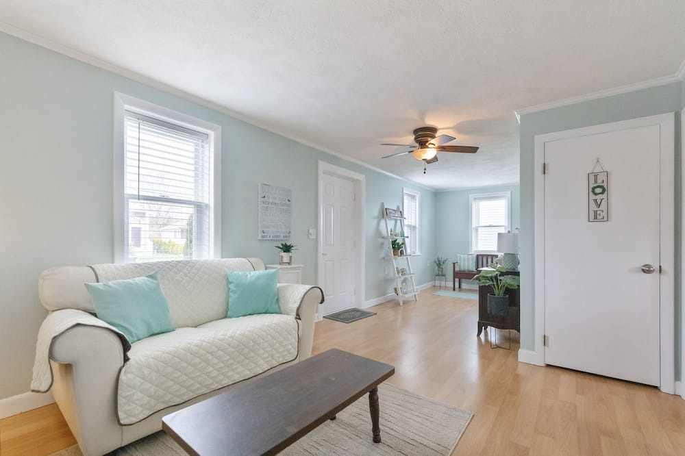 Photo of Livingroom in Bonnet Shores