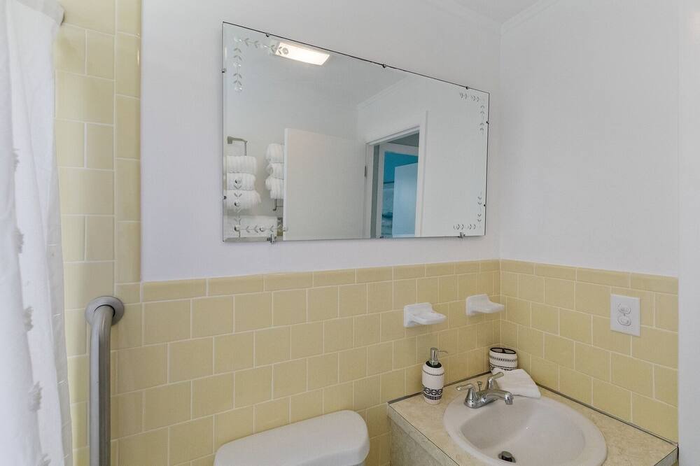 Photo of Bathroom in Bonnet Shores