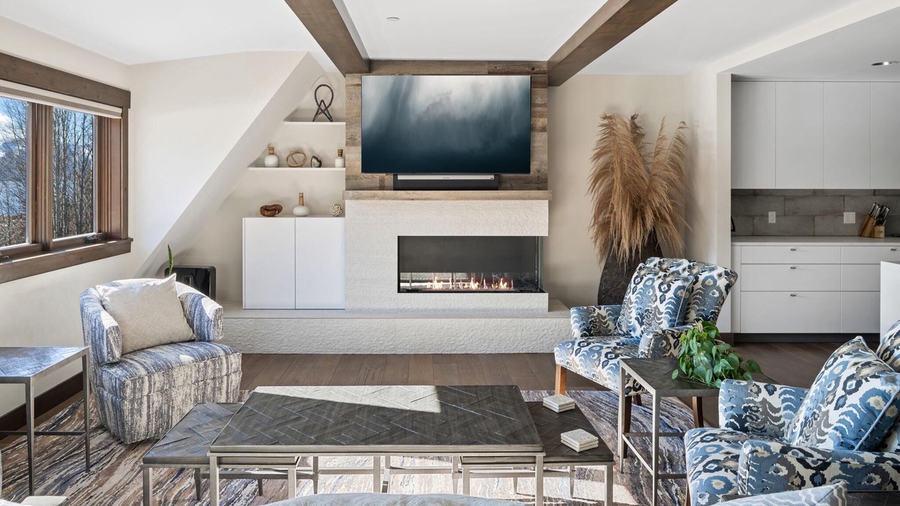 Photo of Livingroom in Stateline