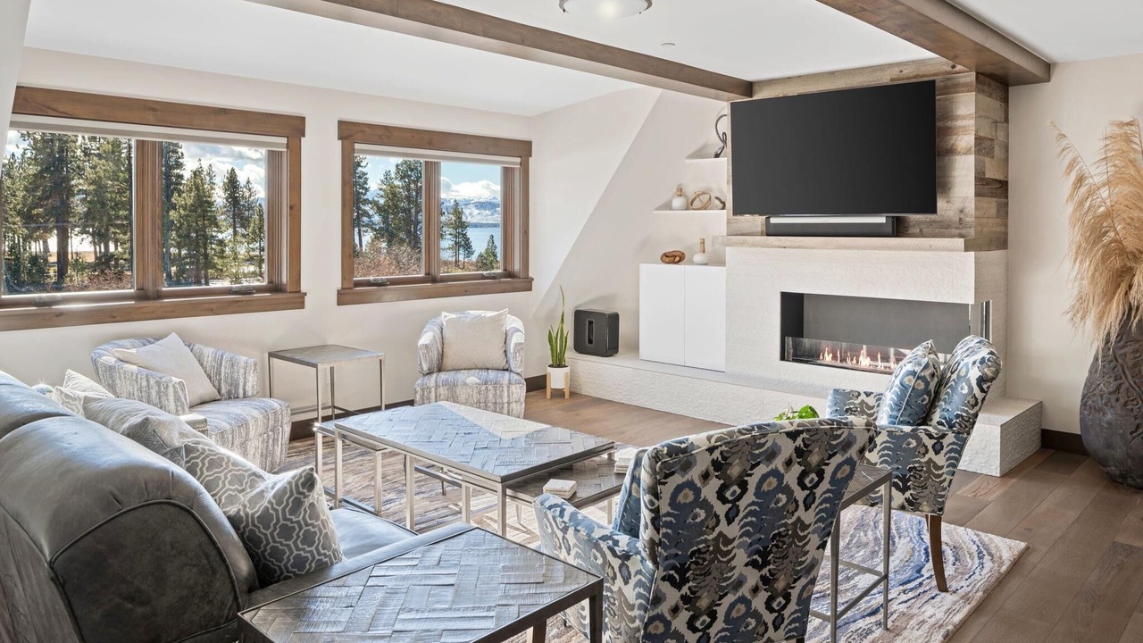 Photo of Livingroom in Stateline