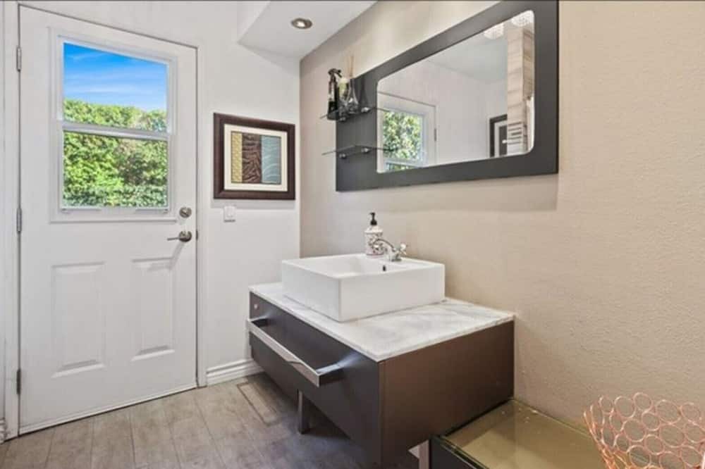 Photo of Bathroom in Reseda