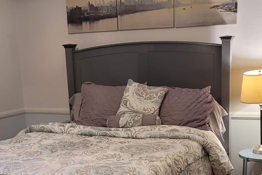 Photo of Bedroom in Reseda