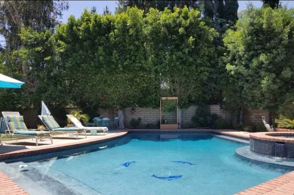 Photo of Outdoor in Reseda