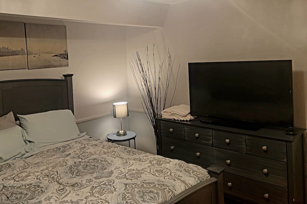 Photo of Bedroom in Reseda