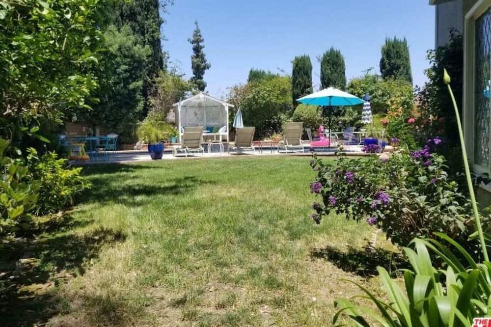 Photo of Outdoor in Reseda