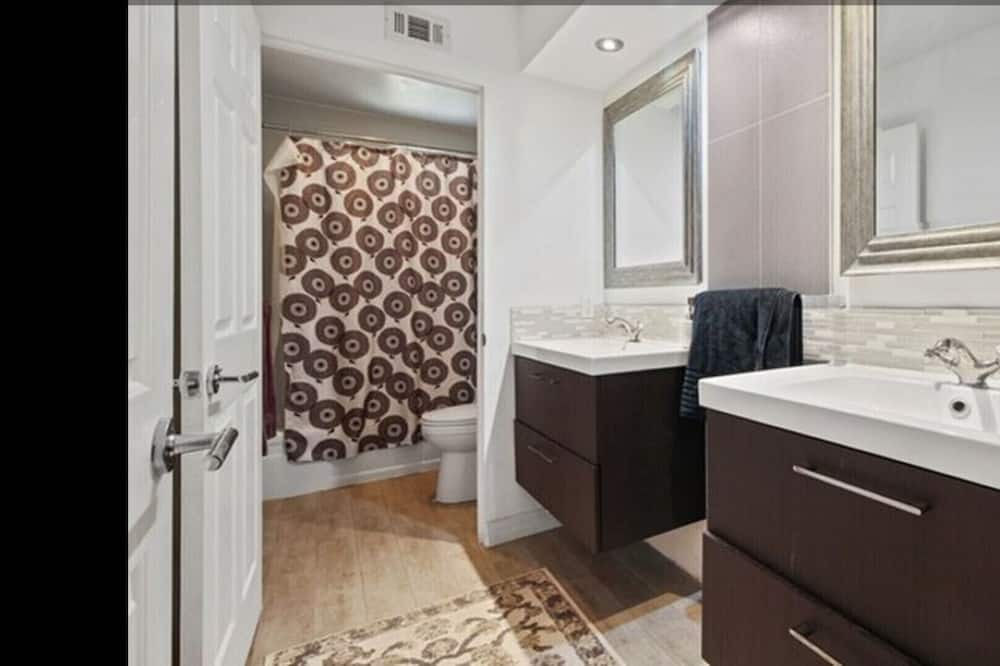 Photo of Bathroom in Reseda