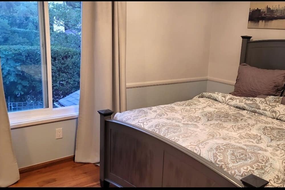 Photo of Bedroom in Reseda