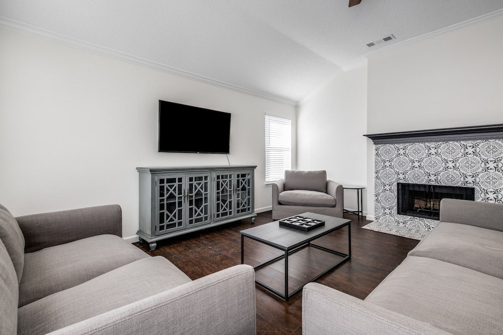 Photo of Livingroom in Allen