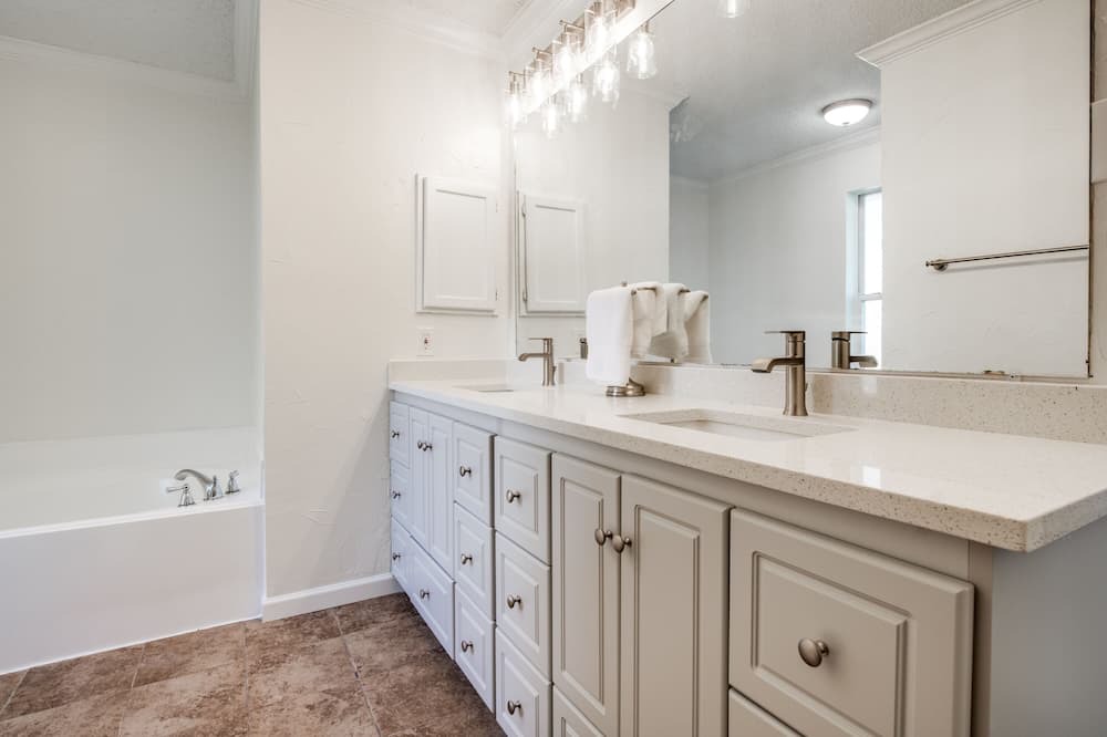 Photo of Bathroom in Allen