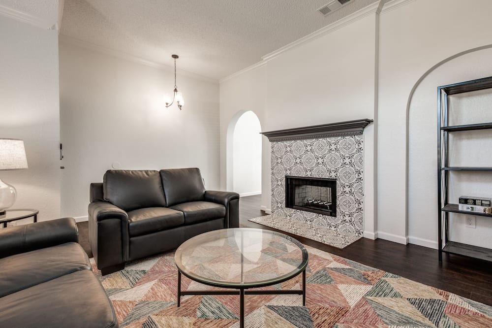 Photo of Livingroom in Allen