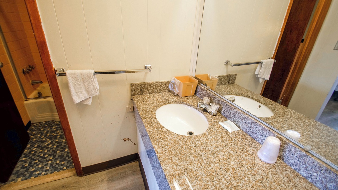 Photo of Bathroom in Goldbond