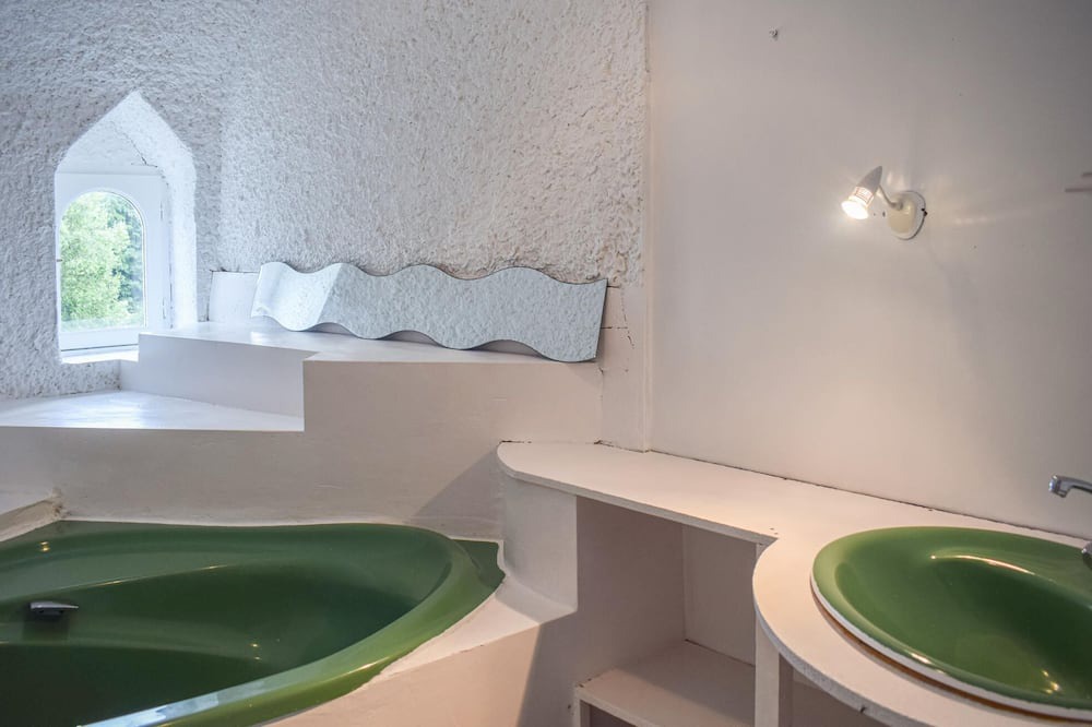 Photo of Bathroom in Begard