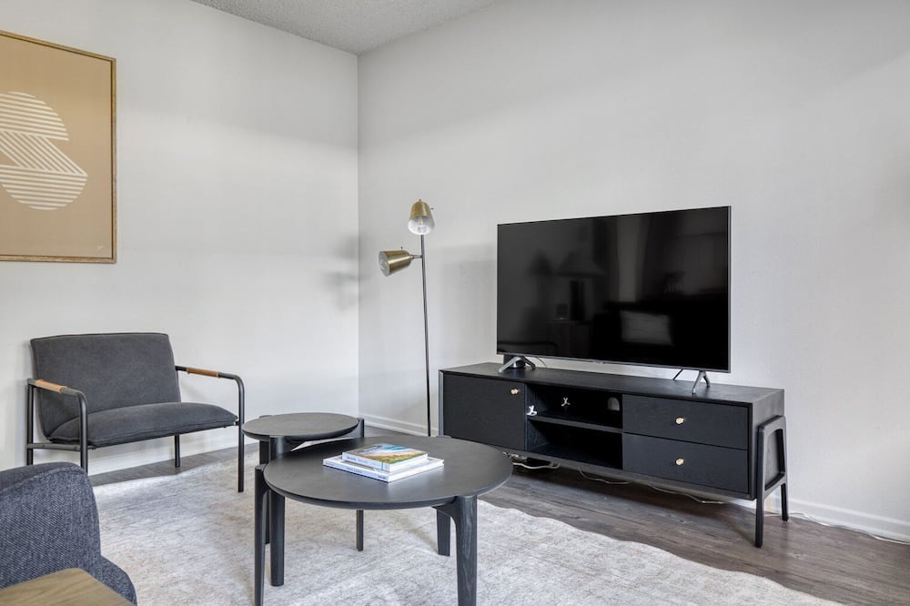 Photo of Livingroom in Burbank