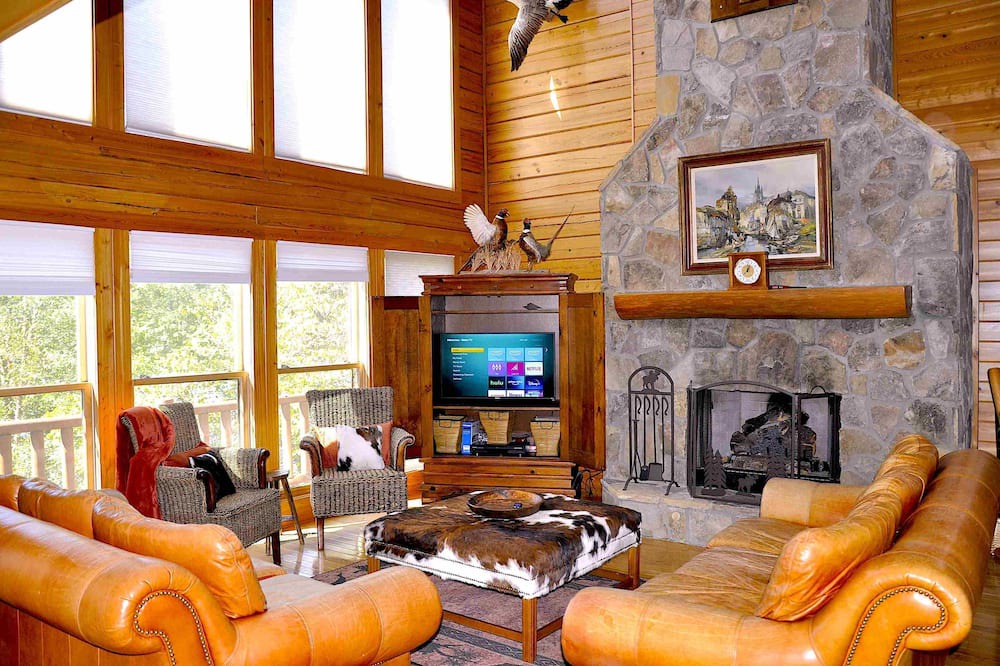 Photo of Bedroom in Hiawassee