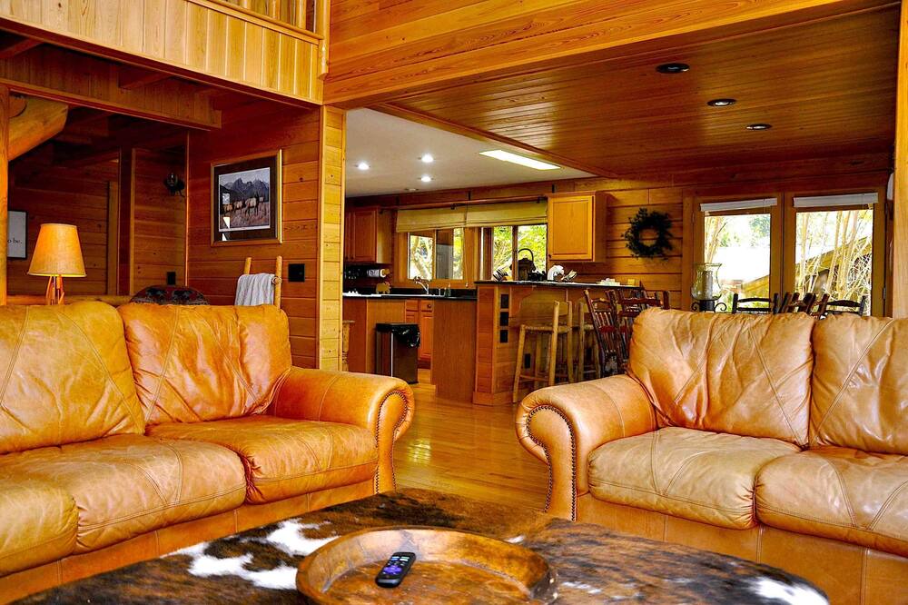 Photo of Bedroom in Hiawassee