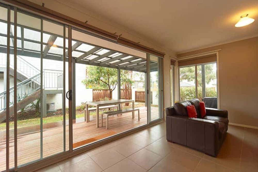 Photo of Livingroom in Cranebrook