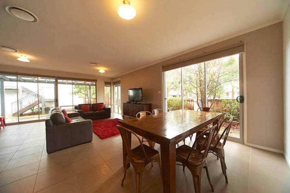 Photo of Livingroom in Cranebrook