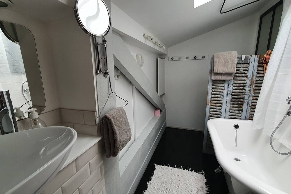 Photo of Bathroom in Talence