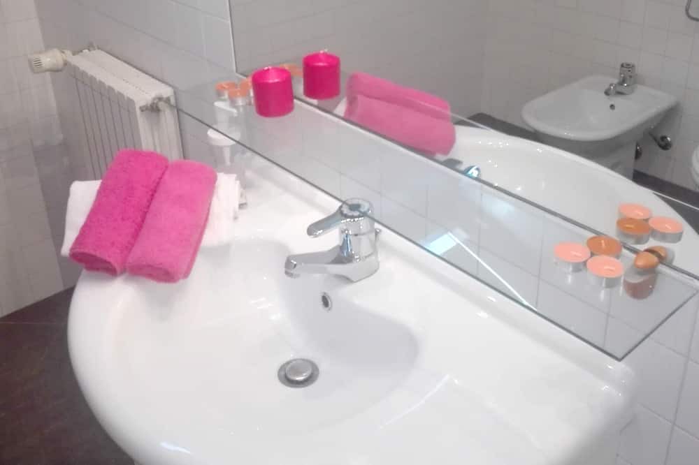 Photo of Bathroom in Sambruson