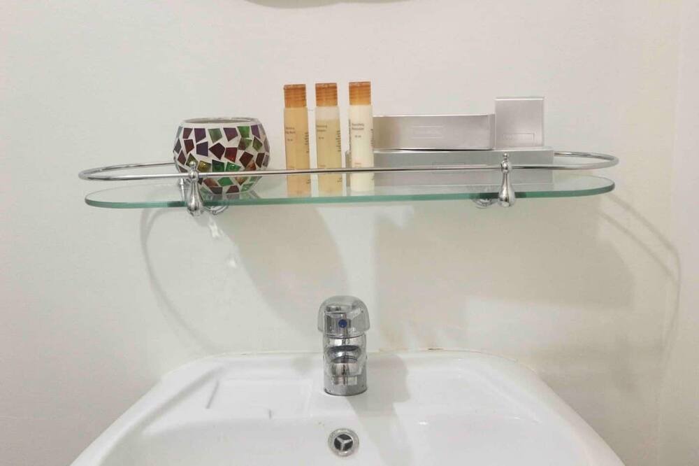Photo of Bathroom in Paco