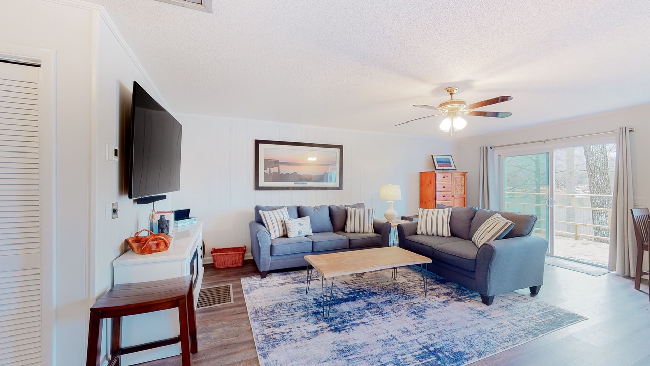 Photo of Livingroom in Hiawassee