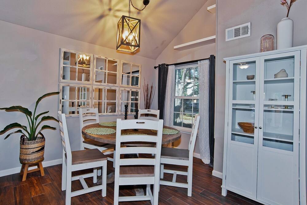 Photo of Bedroom in Valley Ranch