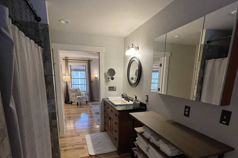 Photo of Bathroom in Flat Top