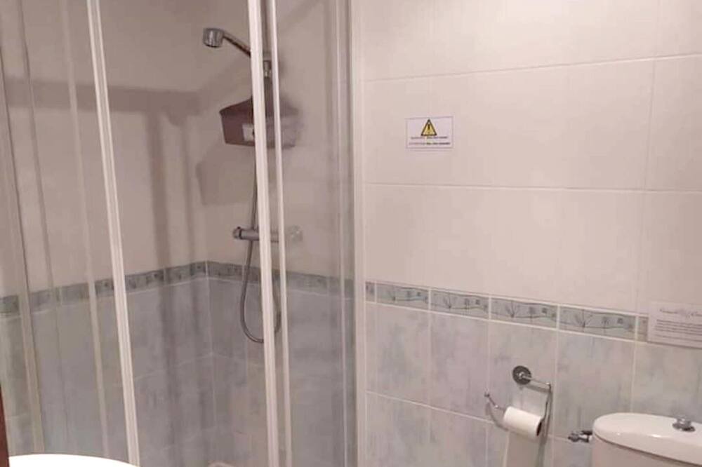 Photo of Bathroom in Rostrenen